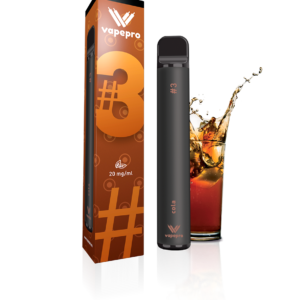 Φωτογραφία του ηλεκτρονικού τσιγάρου μιας χρήσης Vapepro στη γεύση #3 COLA. Στη φωτογραφία φαίνεται η καφέ συσκευασία. Πάνω πάνω στη συσκευασία υπάρχει το logo της Vapepro και από κάτω γράφει #3 και έχει την ένδειξη 20 mg/ml κάτω από ένα φύλλο καπνού. Δίπλα στη συσκευασία βλέπουμε την κομψή και λεπτή μαύρη συσκευή vapepro. Διπλα σε αυτα υπάρχει ψηλό γυάλινο ποτήρι γεμάτο με δροσιστική cola.