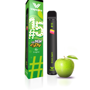 Φωτογραφία του ηλεκτρονικού τσιγάρου μιας χρήσης Vapepro στη γεύση #15 GREEN APPLE. Στη φωτογραφία φαίνεται η πράσινη συσκευασία. Πάνω πάνω στη συσκευασία υπάρχει το logo της Vapepro και από κάτω γράφει #15 και έχει την ένδειξη 0 mg/ml κάτω από ένα φύλλο καπνού. Δίπλα στη συσκευασία βλέπουμε την κομψή και λεπτή μαύρη συσκευή vapepro. Διπλα σε αυτα υπάρχει ένα λαχταριστό μήλο.