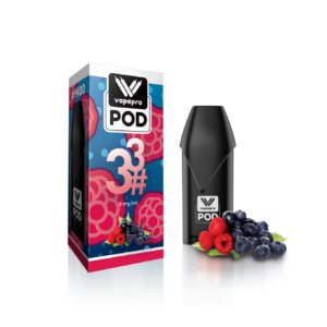 Φωτογραφία της καψουλας Vapepro POD στη γεύση #33 Blueberry Raspberry. Στη φωτογραφία φαίνεται η πολύχρωμη συσκευασία σε τόνους του μπλε και του κόκκινου. Πάνω πάνω στη συσκευασία υπάρχει το logo της Vapepro και από κάτω γράφει #33 1400, το σλόγκαν "THE NEW SEXY" και έχει την ένδειξη 0 mg/ml κάτω από ένα φύλλο καπνού, που συμβολίζει τη νικοτίνη. Δίπλα στη συσκευασία βλέπουμε την κομψή μαύρη κάψουλα vapepro. Γύρω από αυτα υπάρχουν φρέσκα βατόμουρα και μύρτιλα.